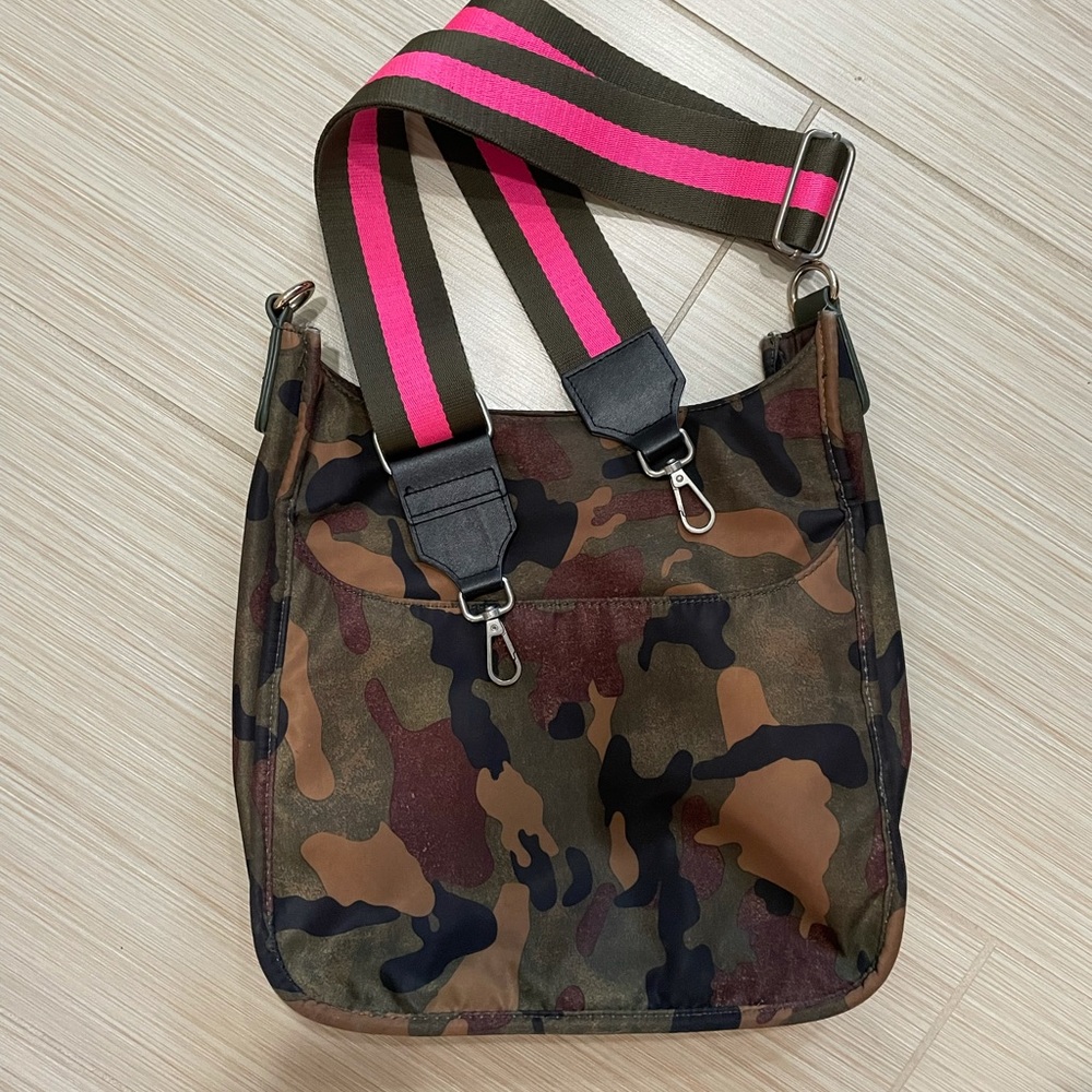 Ah-dorned messenger bag
